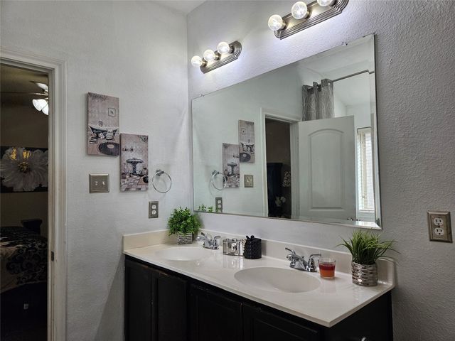 1813 Overlook Drive, Lancaster, TX 75146