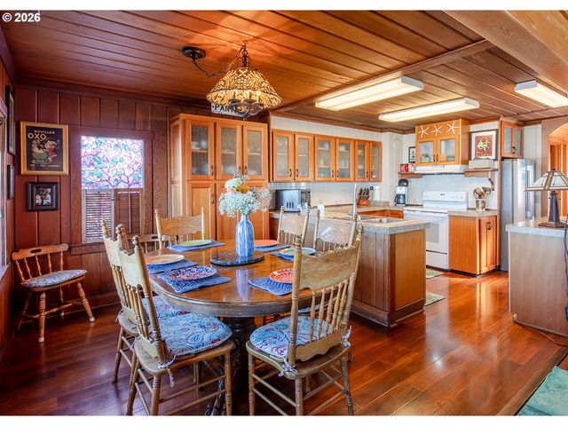 7111 Nw LOGAN Rd, Lincoln City, OR 97367