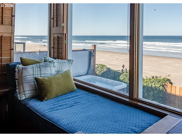 7111 Nw LOGAN Rd, Lincoln City, OR 97367