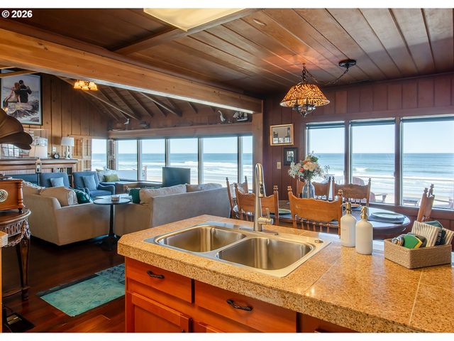 7111 Nw LOGAN Rd, Lincoln City, OR 97367