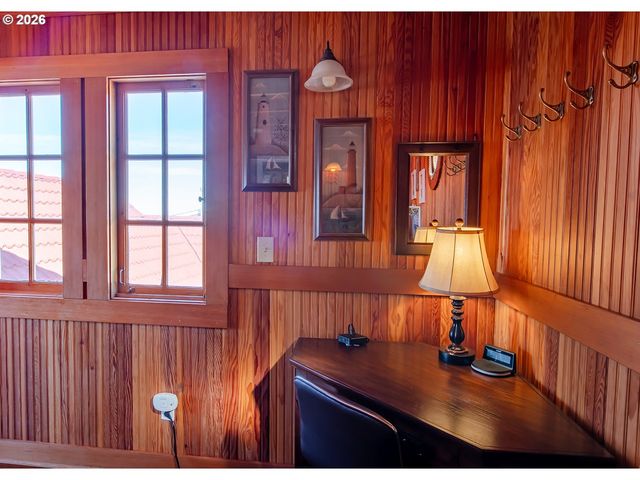 7111 Nw LOGAN Rd, Lincoln City, OR 97367