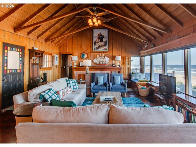 7111 Nw LOGAN Rd, Lincoln City, OR 97367