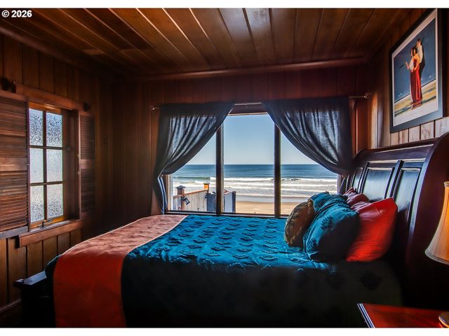 7111 Nw LOGAN Rd, Lincoln City, OR 97367