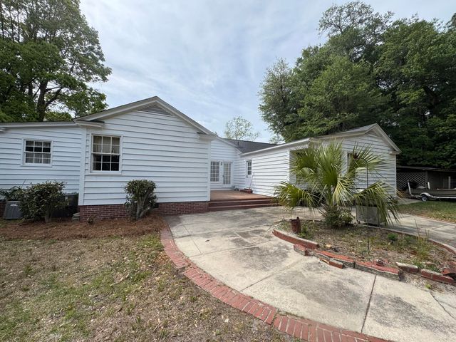 200 N Lemacks Street, Walterboro, SC 29488