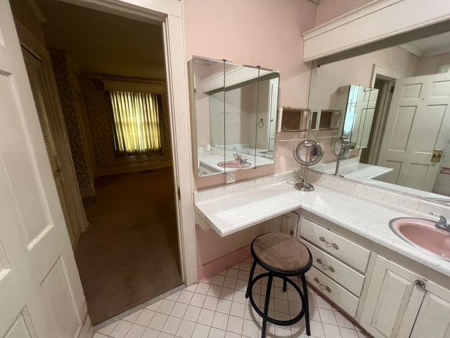 200 N Lemacks Street, Walterboro, SC 29488