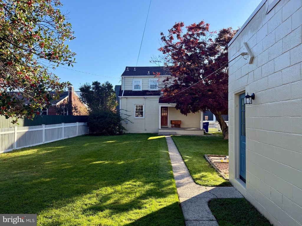 Image 2 of property listing at 710 S OGONTZ ST, York, PA 17403