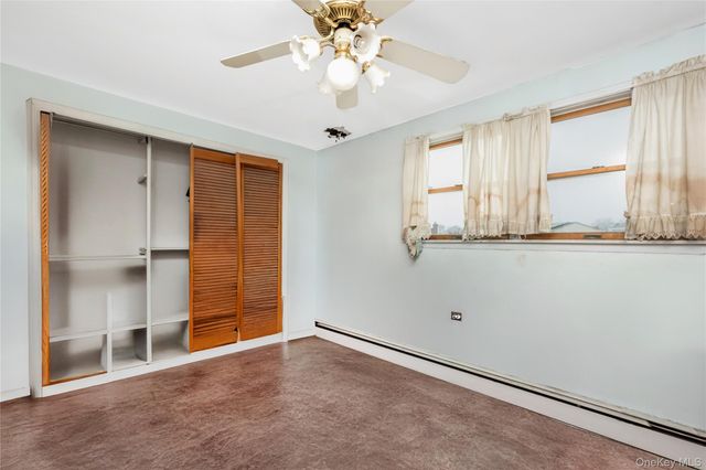 8 Carmans Court, Farmingdale, NY 11735