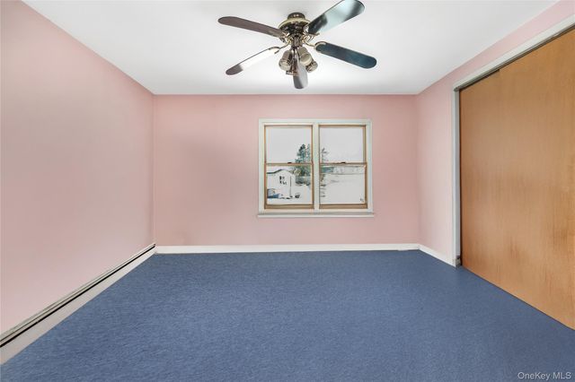 8 Carmans Court, Farmingdale, NY 11735