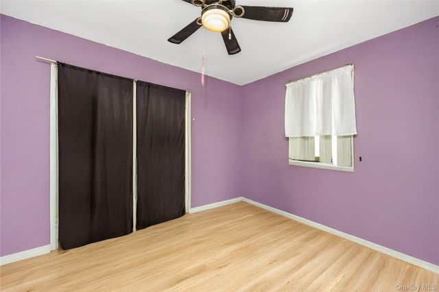 8 Carmans Court, Farmingdale, NY 11735