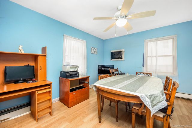 8 Carmans Court, Farmingdale, NY 11735