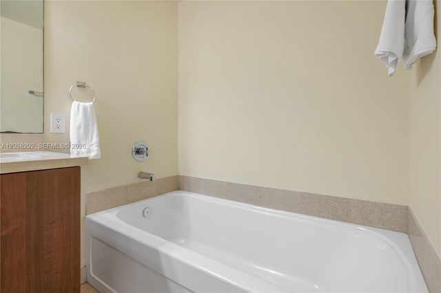 1111 SW 1st Avenue 2723N, Miami, FL 33130