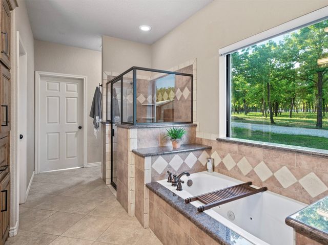 270 Silver Lakes Drive, Sunset, TX 76270