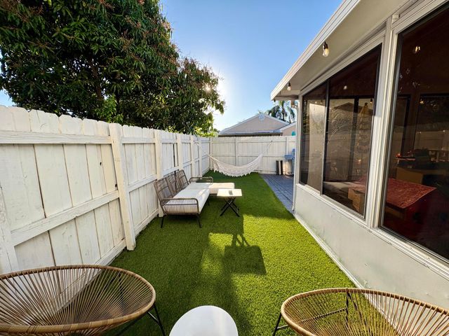 3 Kyle Way, Boynton Beach, FL 33426