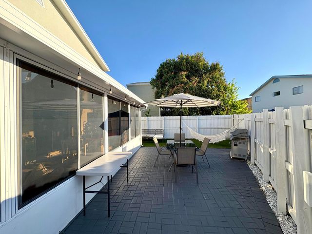 3 Kyle Way, Boynton Beach, FL 33426