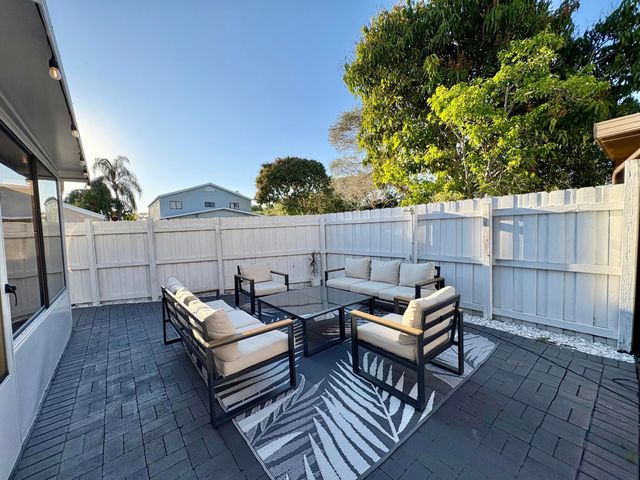 3 Kyle Way, Boynton Beach, FL 33426