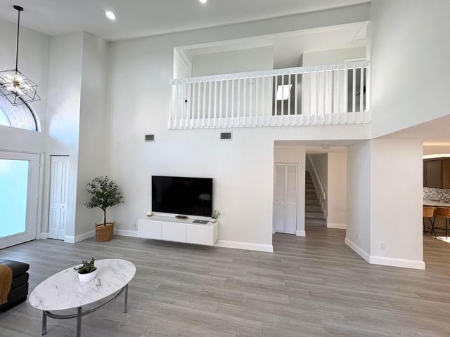 3 Kyle Way, Boynton Beach, FL 33426