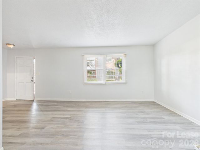 8811 Hunter Ridge Drive, Charlotte, NC 28226