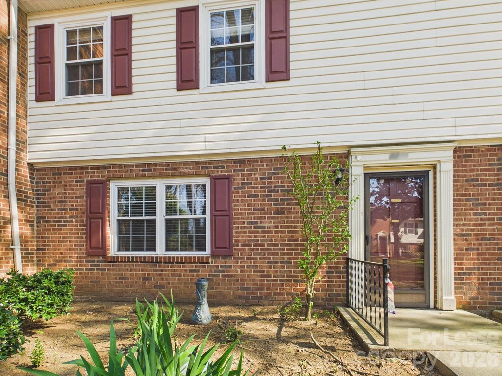 8811 Hunter Ridge Drive, Charlotte, NC 28226