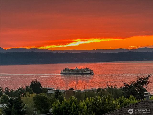 545 Holly Drive, Edmonds, WA 98020