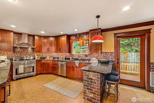 545 Holly Drive, Edmonds, WA 98020