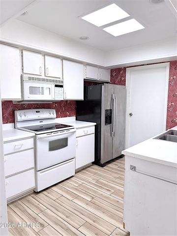 20014 N BROKEN ARROW Drive, Sun City West, AZ 85375