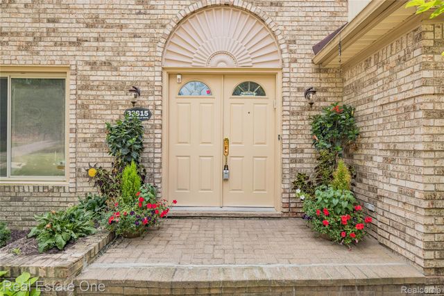 33615 Heritage Hills Drive, Farmington Hills, MI 48331