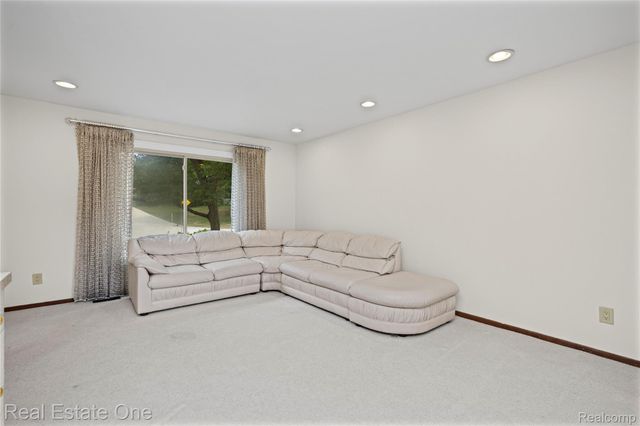 33615 Heritage Hills Drive, Farmington Hills, MI 48331