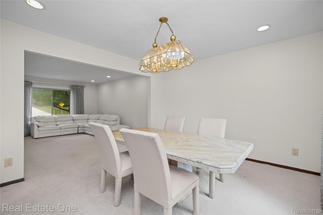 33615 Heritage Hills Drive, Farmington Hills, MI 48331