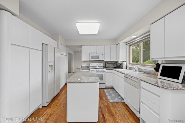 33615 Heritage Hills Drive, Farmington Hills, MI 48331