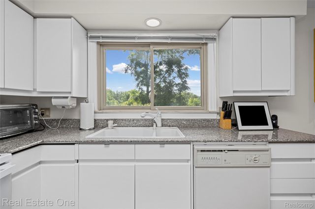 33615 Heritage Hills Drive, Farmington Hills, MI 48331