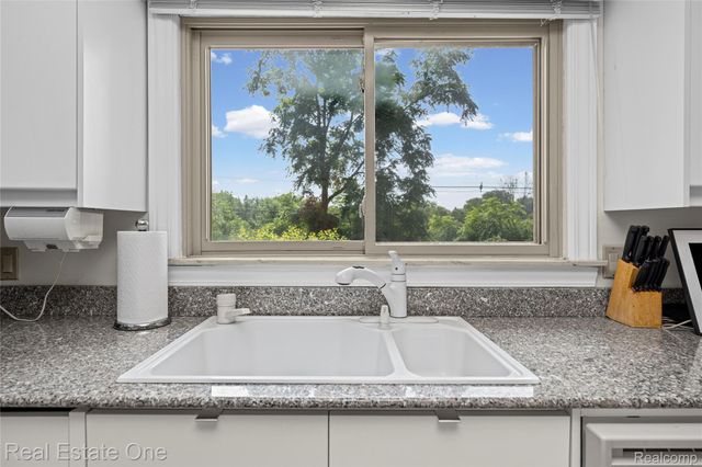 33615 Heritage Hills Drive, Farmington Hills, MI 48331