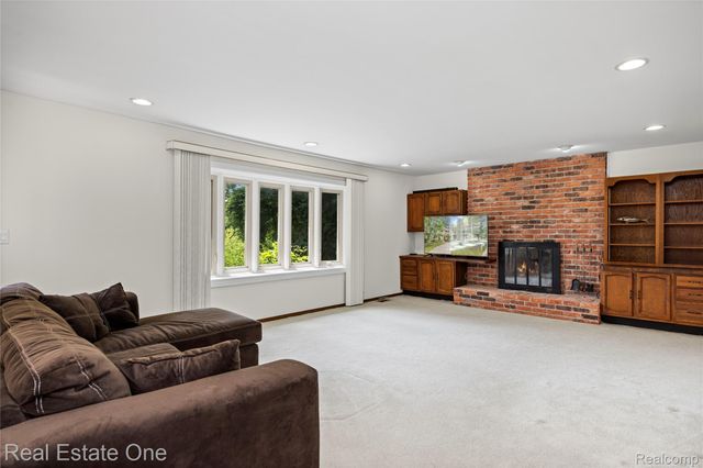 33615 Heritage Hills Drive, Farmington Hills, MI 48331