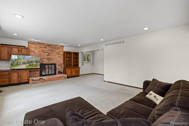 33615 Heritage Hills Drive, Farmington Hills, MI 48331