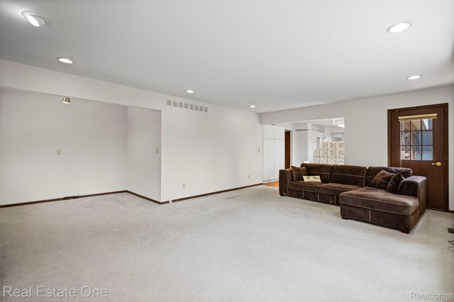 33615 Heritage Hills Drive, Farmington Hills, MI 48331