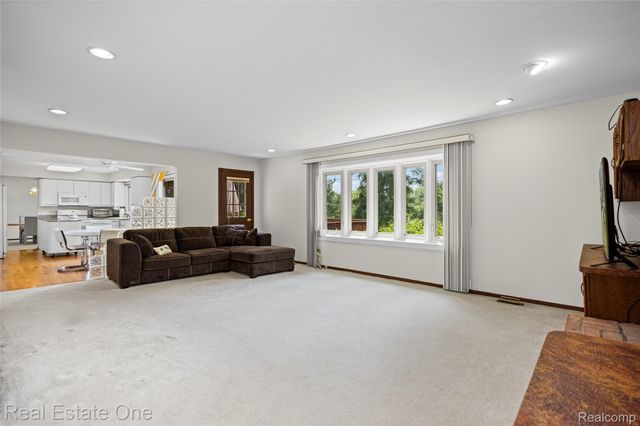 33615 Heritage Hills Drive, Farmington Hills, MI 48331