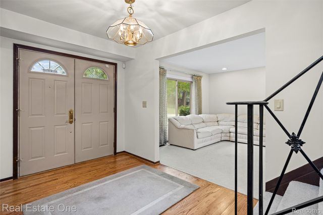 33615 Heritage Hills Drive, Farmington Hills, MI 48331
