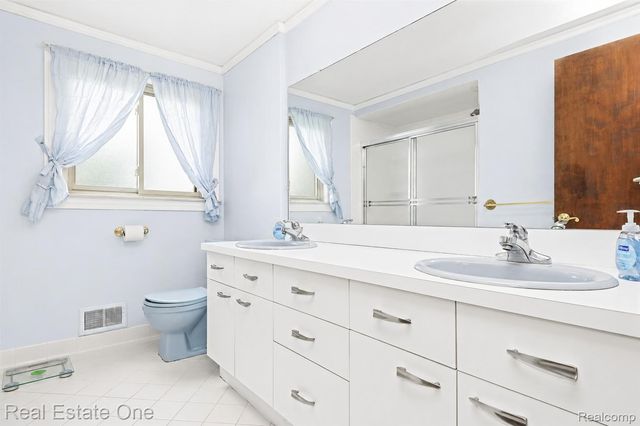 33615 Heritage Hills Drive, Farmington Hills, MI 48331