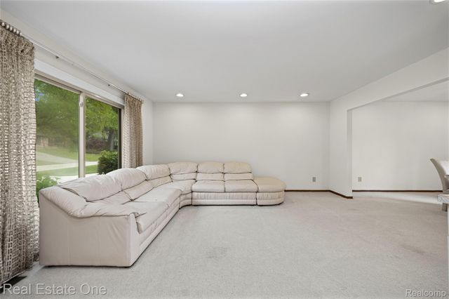 33615 Heritage Hills Drive, Farmington Hills, MI 48331