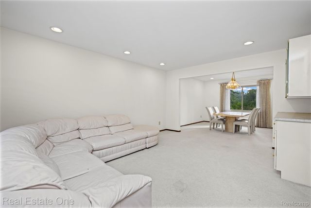 33615 Heritage Hills Drive, Farmington Hills, MI 48331