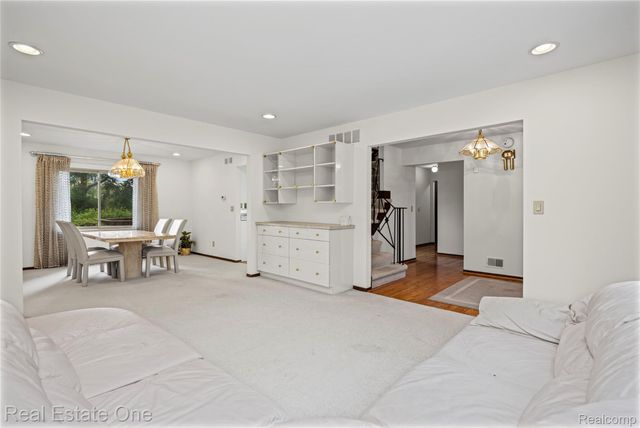 33615 Heritage Hills Drive, Farmington Hills, MI 48331