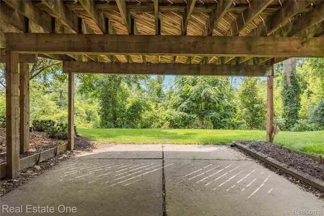 33615 Heritage Hills Drive, Farmington Hills, MI 48331
