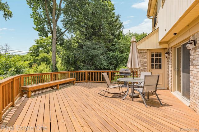 33615 Heritage Hills Drive, Farmington Hills, MI 48331