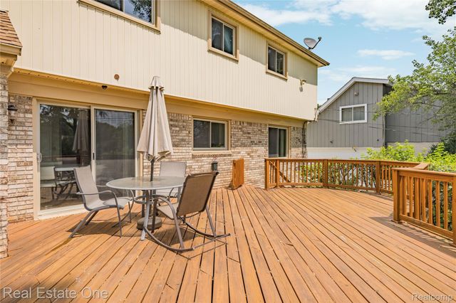 33615 Heritage Hills Drive, Farmington Hills, MI 48331