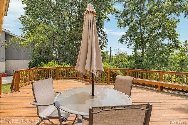 33615 Heritage Hills Drive, Farmington Hills, MI 48331