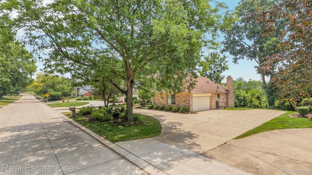 33615 Heritage Hills Drive, Farmington Hills, MI 48331