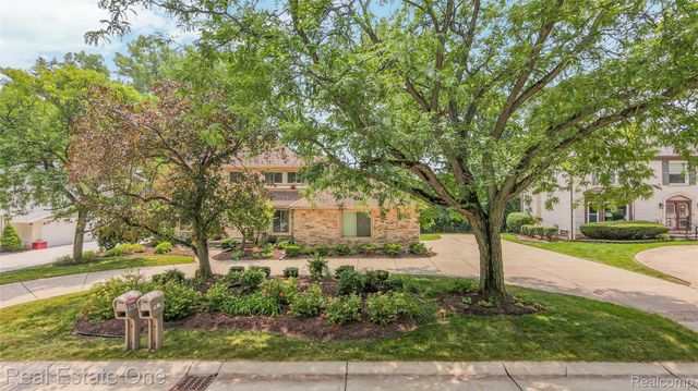 33615 Heritage Hills Drive, Farmington Hills, MI 48331