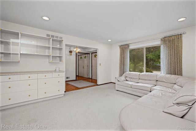 33615 Heritage Hills Drive, Farmington Hills, MI 48331