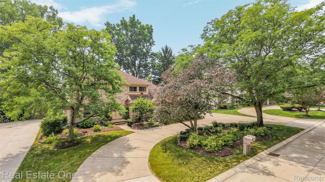 33615 Heritage Hills Drive, Farmington Hills, MI 48331