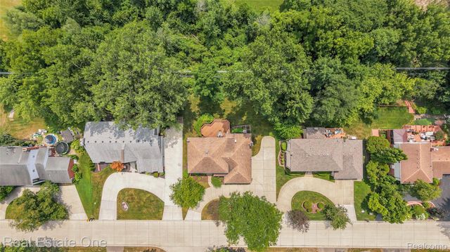 33615 Heritage Hills Drive, Farmington Hills, MI 48331