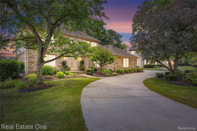 33615 Heritage Hills Drive, Farmington Hills, MI 48331